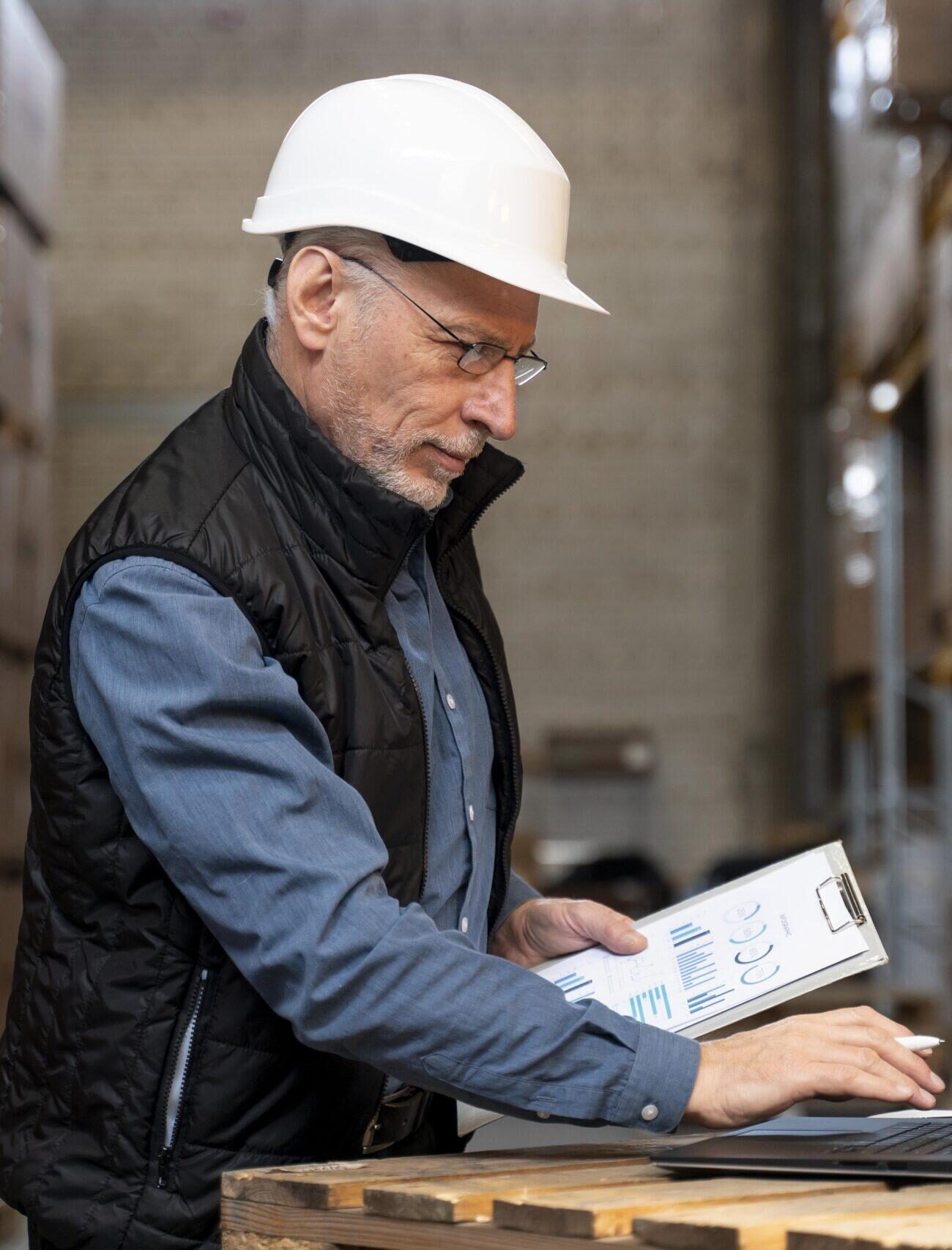 man-working-warehouse man working warehouse scaled e1760446230361